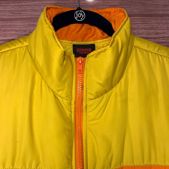 Stranger Things 80's Retro Puffer Vest Size L - Picture 4 of 9
